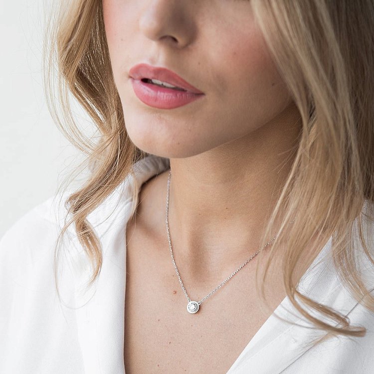 Серебряное колье с фианитом 18661 от ювелирного магазина Оникс - 2