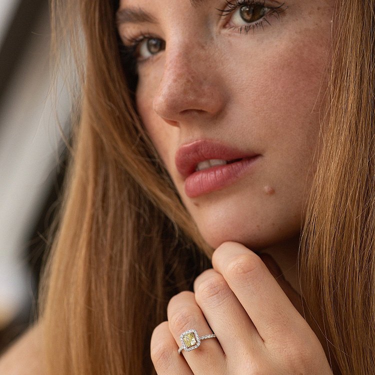 Каблучка з діамантами (біле золото) 242611121 від ювелірного магазину Онікс - 1