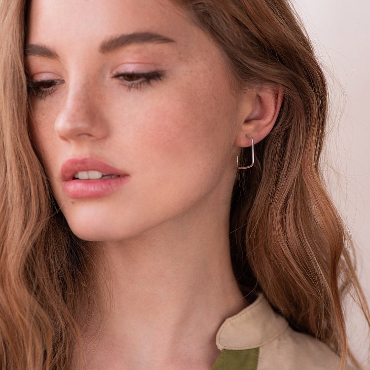 Серебряные серьги - пусеты "Ария" 122991 от ювелирного магазина Оникс - 1