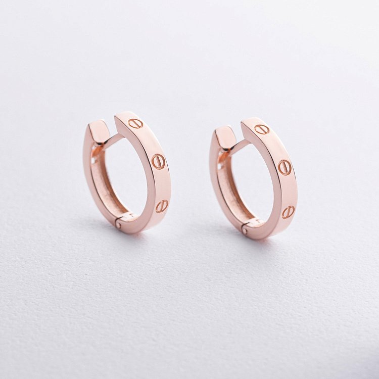 Сережки - кільця "Love" у червоному золоті с09106 від ювелірного магазину Онікс