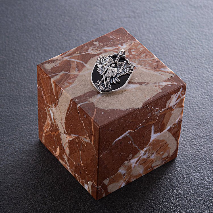 Срібний кулон "Архангел Михаїл" з оніксом (можливе індивідуальне гравіювання) 277 від ювелірного магазину Онікс - 2