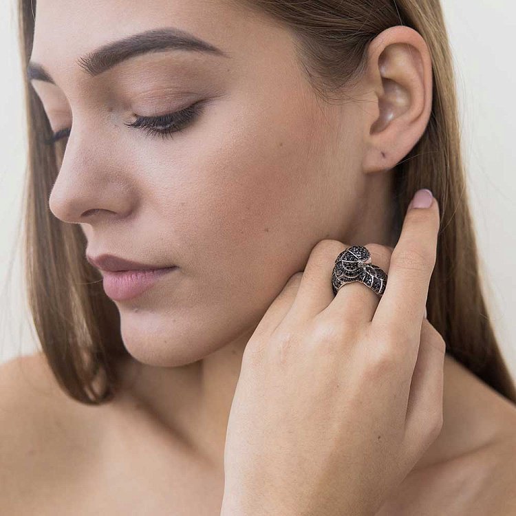 Серебряное кольцо "Птичка" с черными фианитами 111767 от ювелирного магазина Оникс - 4