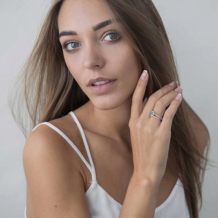 Помолвочное кольцо с изумрудом бриллиантами КБ1-4372 от ювелирного магазина Оникс - 3