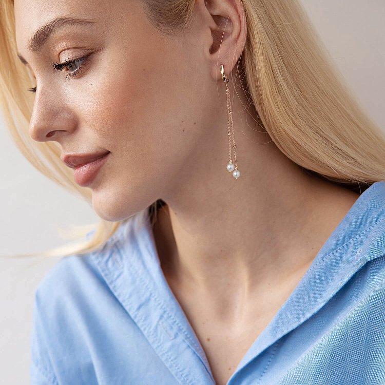 Золоті сережки з перлами на ланцюжку с07827 від ювелірного магазину Онікс - 3