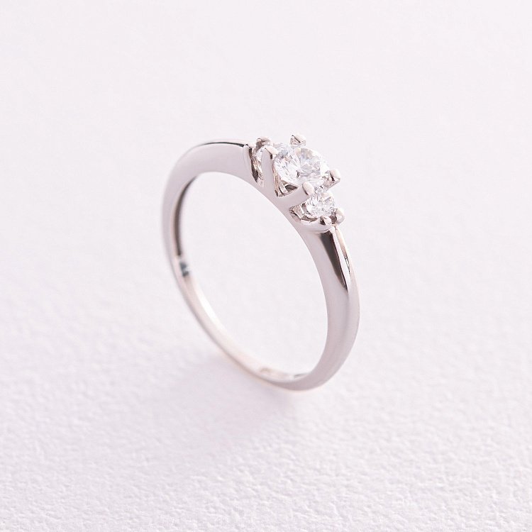 Заручальна срібна каблучка з фіанітами 476 від ювелірного магазину Онікс