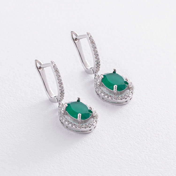 Серебряные серьги с хризопразами и фианитами 121450 от ювелирного магазина Оникс