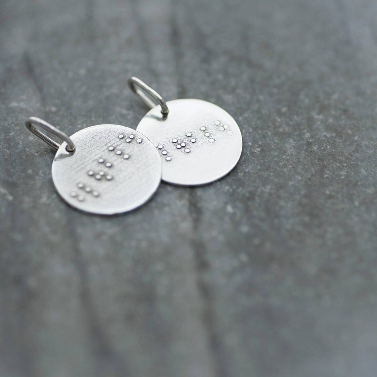 Серебряный кулон с индивидуальной гравировкой шрифтом Брайля (17 мм) 132722br от ювелирного магазина Оникс - 8