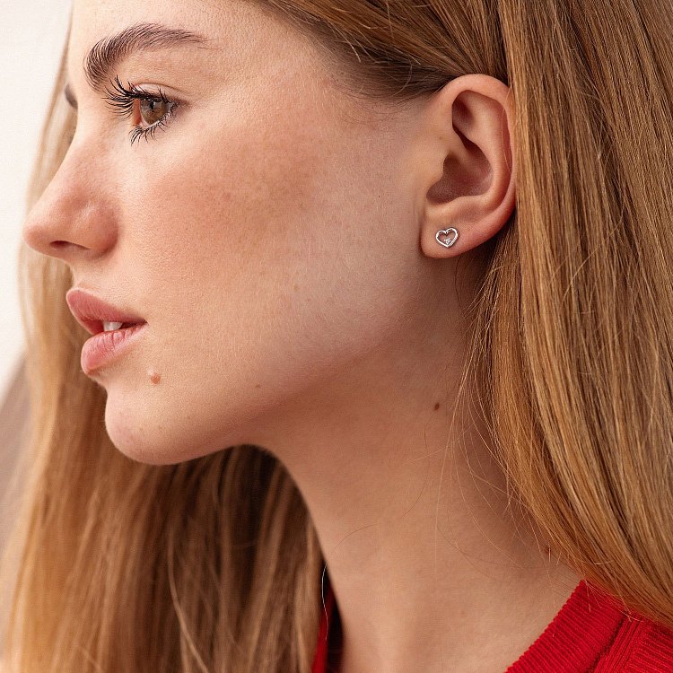 Серьги - пусеты "Сердечки" в белом золоте (фианиты) с08474 от ювелирного магазина Оникс - 4