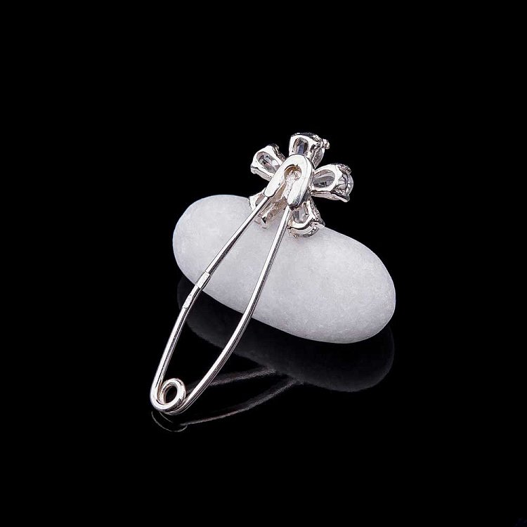 Срібна шпилька "Квіточка" з фіанітами 21025 від ювелірного магазину Онікс - 1