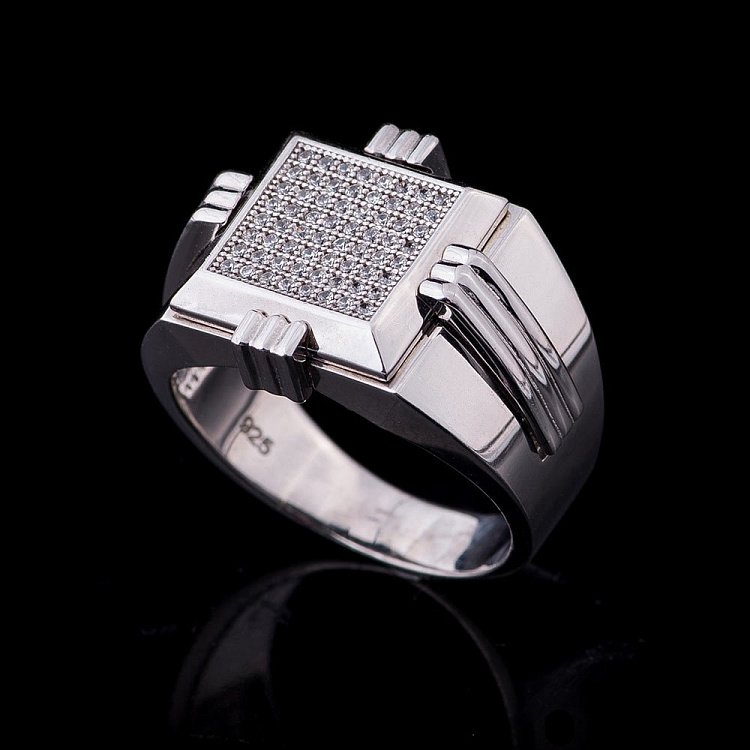 Каблучка з фіанітами 111119 Каблучка з фіанітами 111119 від ювелірного магазину Онікс