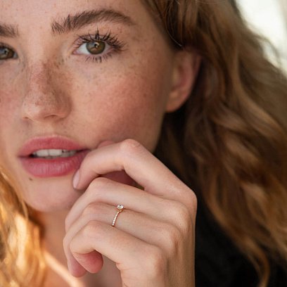 Помолвочное золотое кольцо с бриллиантами 227822421 №4