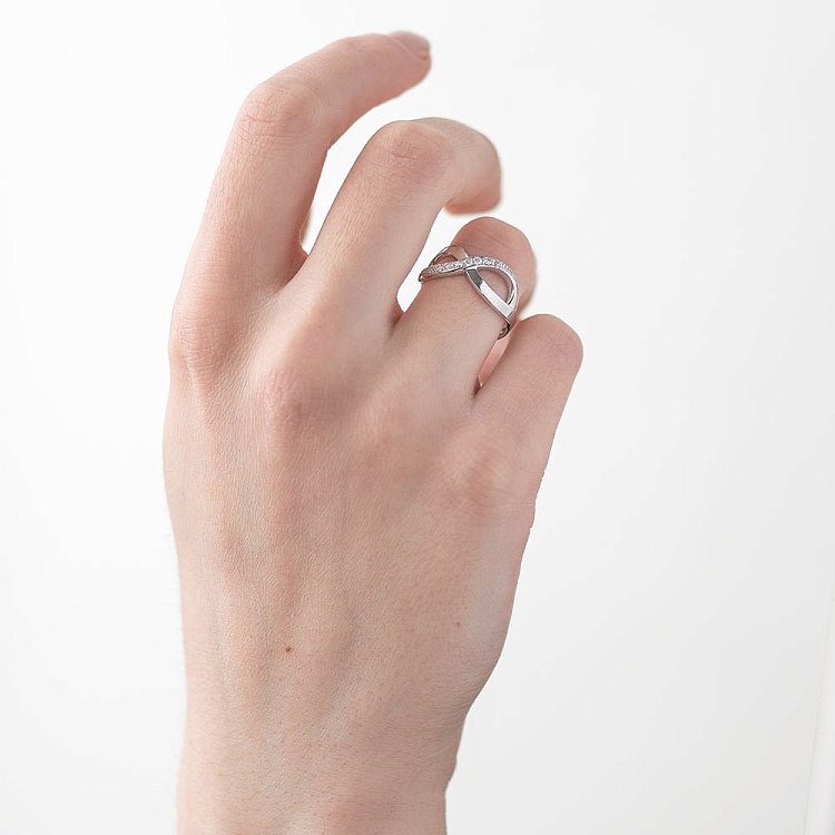 Золотое помолвочное кольцо "Бесконечность" с бриллиантами р0318б от ювелирного магазина Оникс - 3