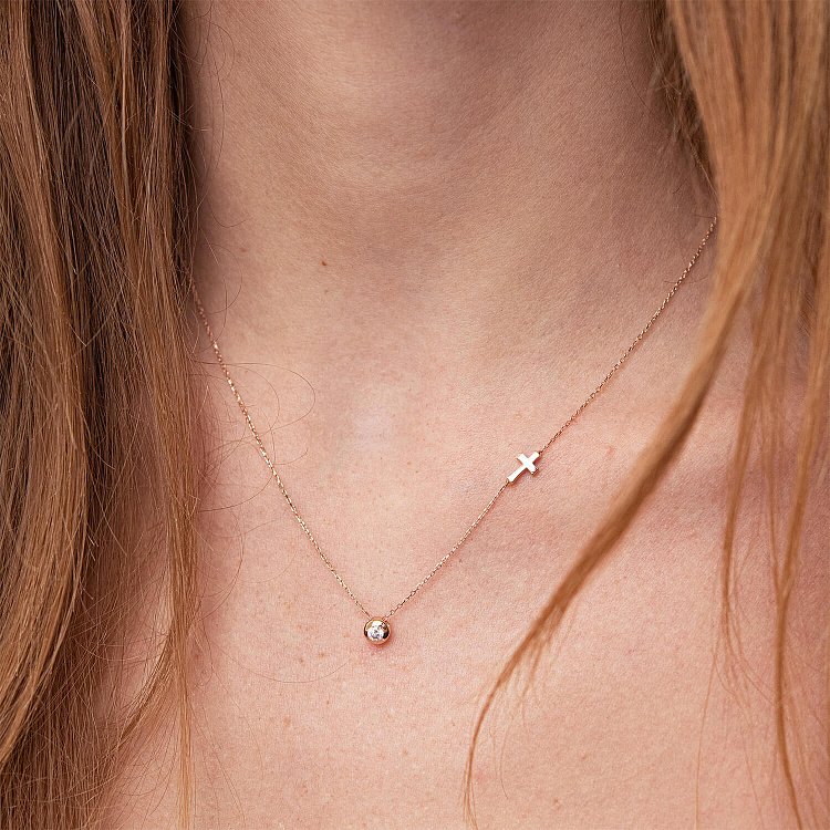 Золотое колье с крестиком (фианит) кол02108 от ювелирного магазина Оникс - 1