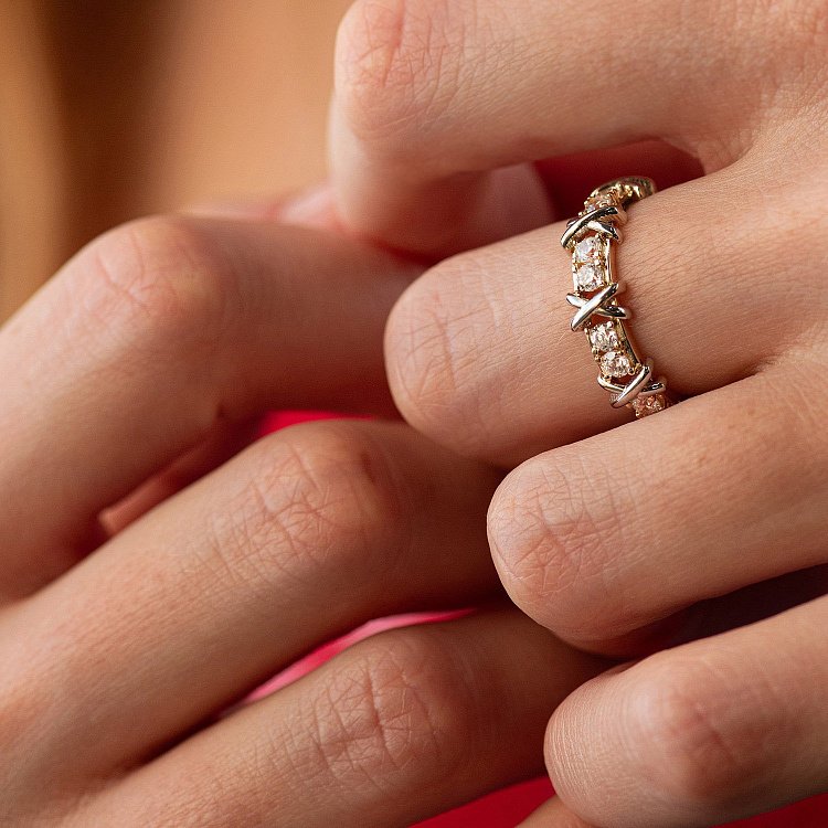 Кольцо "Rosie" с фианитами (желтое, белое золото) к08193 от ювелирного магазина Оникс - 7