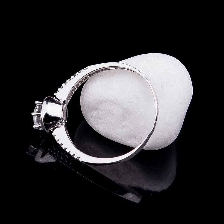 Золотое кольцо с фианитами к04557 от ювелирного магазина Оникс - 3