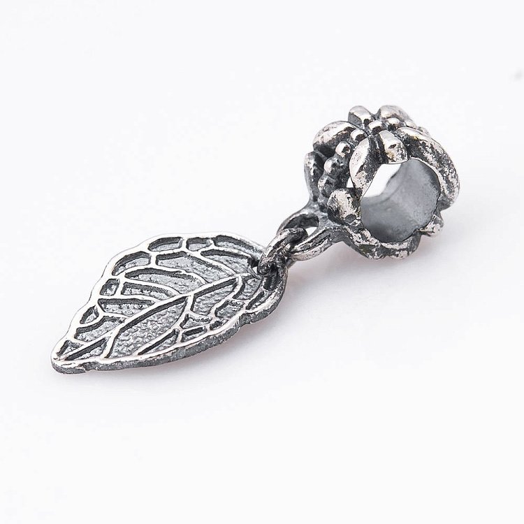 Срібний шарм "Листочок" 132138 від ювелірного магазину Онікс