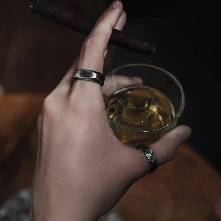 Срібна каблучка "Геометрія" 112706 від ювелірного магазину Онікс - 16