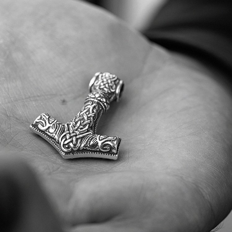 Срібна підвіска "Молот Тора" 132748 від ювелірного магазину Онікс - 10