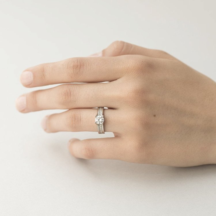 Золота заручальна каблучка з фіанітами к05164 від ювелірного магазину Онікс - 3