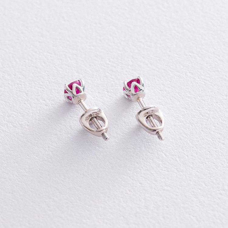 Серьги - пусеты с рубинами в белом золоте с06806 от ювелирного магазина Оникс - 2