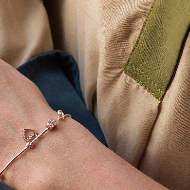 Золотой браслет "Сердечки" с фианитами б04688 от ювелирного магазина Оникс - 2