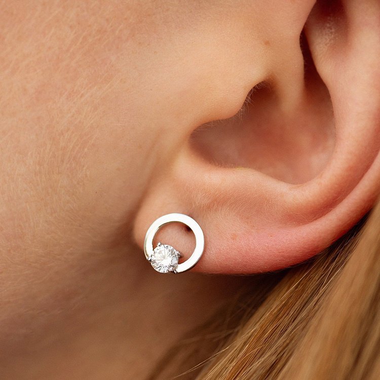 Серьги - пусеты "Круговорот" с фианитами (белое золото) с08785 от ювелирного магазина Оникс - 3