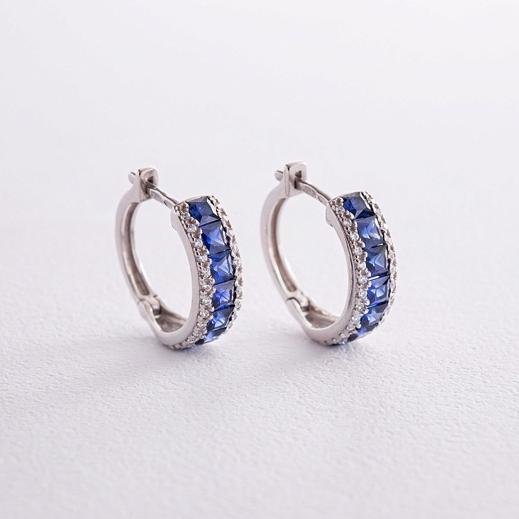 Серебряные серьги с синт. сапфирами и фианитами 2475/1р-HSPH от ювелирного магазина Оникс