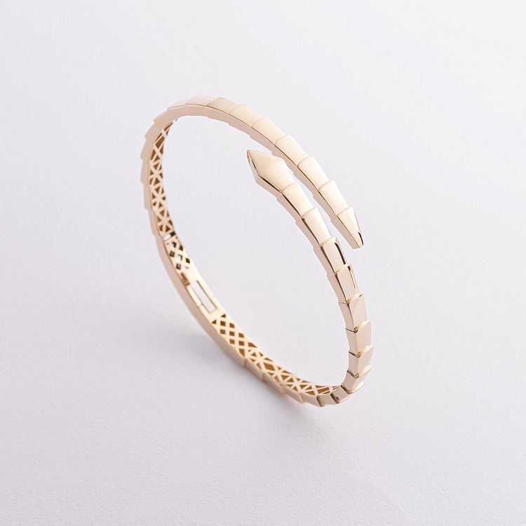 Жесткий браслет "Змея" в желтом золоте б05457 от ювелирного магазина Оникс