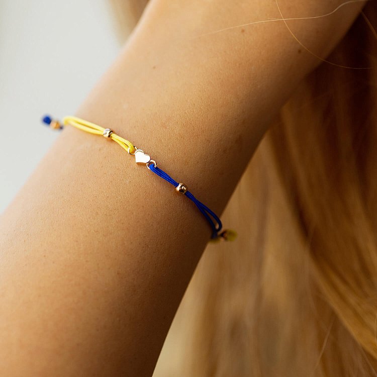 Браслет "Українське серце" у червоному золоті (синя та жовта нитка) б05322 від ювелірного магазину Онікс - 1