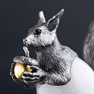 Серебряная фигура ручной работы "Белка с орешком" 23179ф от ювелирного магазина Оникс - 1
