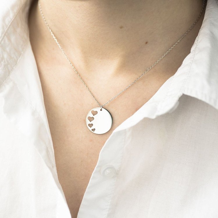 Серебряное колье "Сердечки" (возможна гравировка) 18705 от ювелирного магазина Оникс - 1