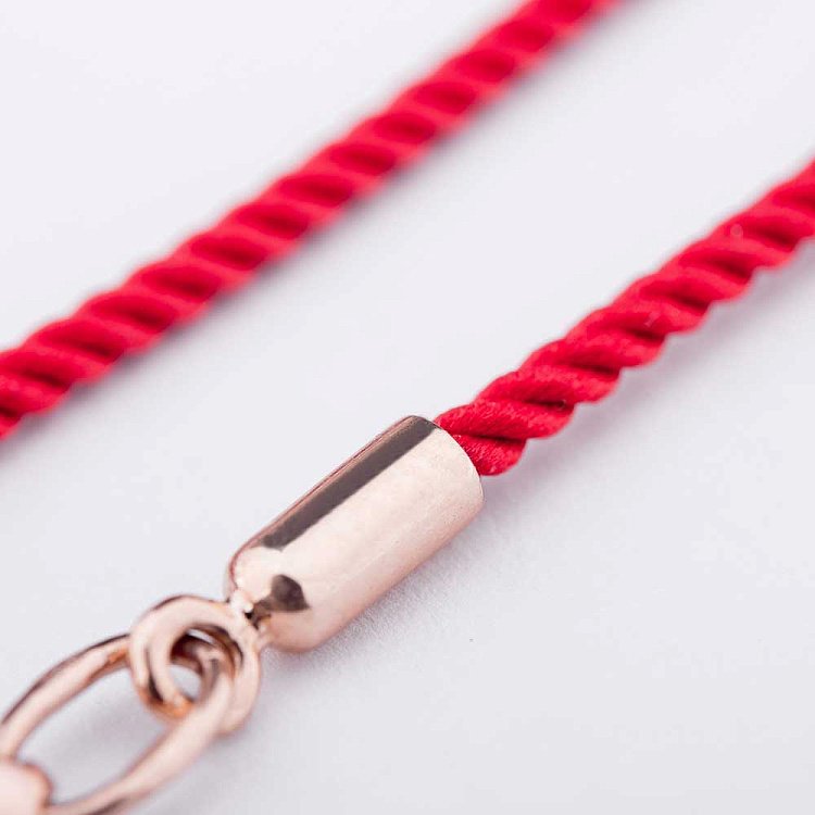 Шовковий червоний браслет із золотою гладкою застібкою (2 мм) б02271 від ювелірного магазину Онікс - 2