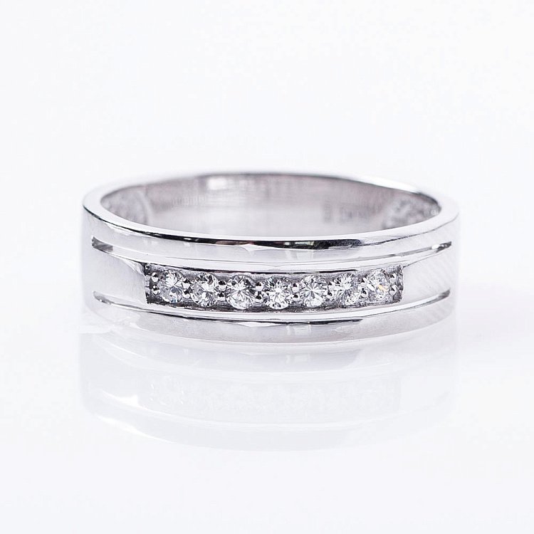 Золотое обручальное кольцо с бриллиантами р0299б от ювелирного магазина Оникс