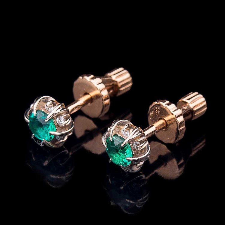 Золотые серьги-пусеты с изумрудами и бриллиантами 23292 от ювелирного магазина Оникс - 1