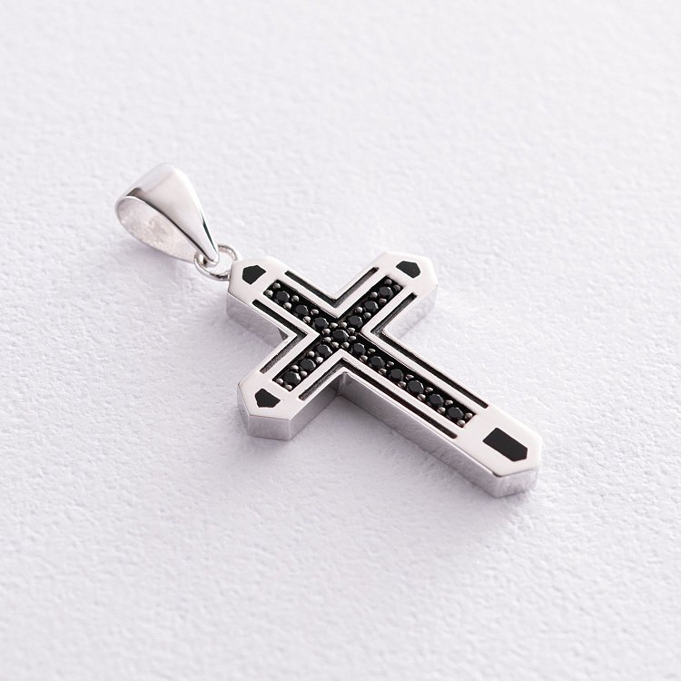 Крест в белом золоте (черные фианиты) п03491 от ювелирного магазина Оникс