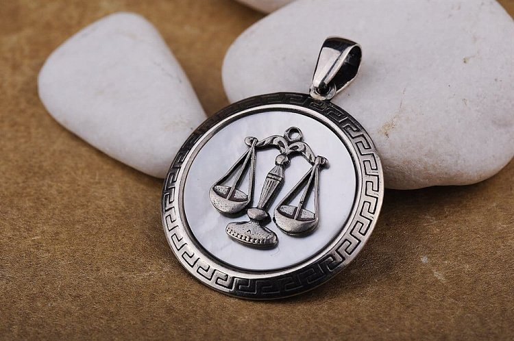 Підвіска "Знаки зодіаку Терези" (перламутр) 13461в від ювелірного магазину Онікс - 1