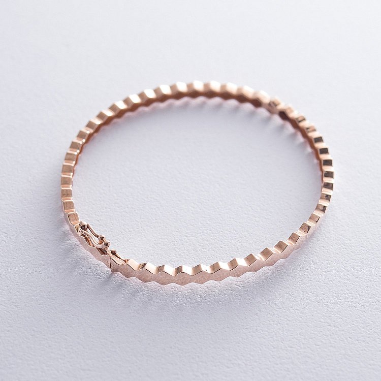 Жесткий золотой браслет б04081 от ювелирного магазина Оникс