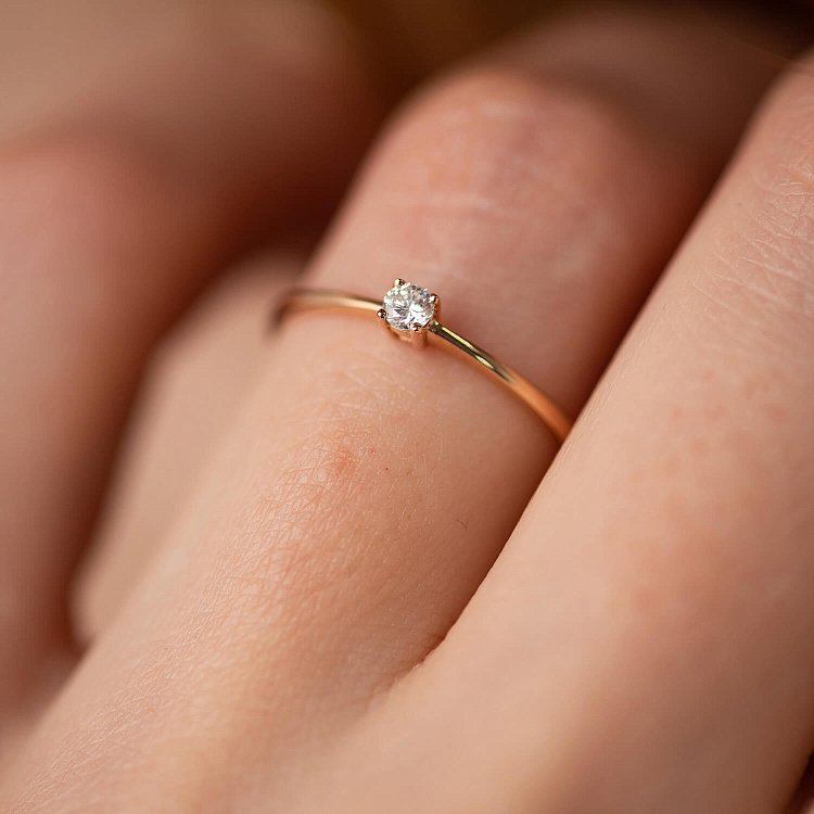 Заручальна золота каблучка з діамантом 227562421 від ювелірного магазину Онікс - 2