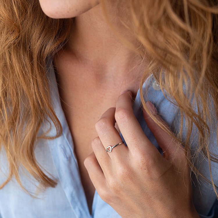 Золотое кольцо "Сердечко с фианитом" к07099 от ювелирного магазина Оникс - 2