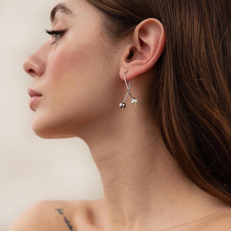 Срібні сережки - петельки "Кульки" (перли) 101010 від ювелірного магазину Онікс - 3