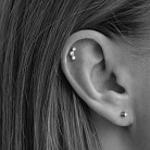 Одиночна срібна сережка в хрящ вушка (фіаніти) 40069 от ювелирного магазина Оникс - 1