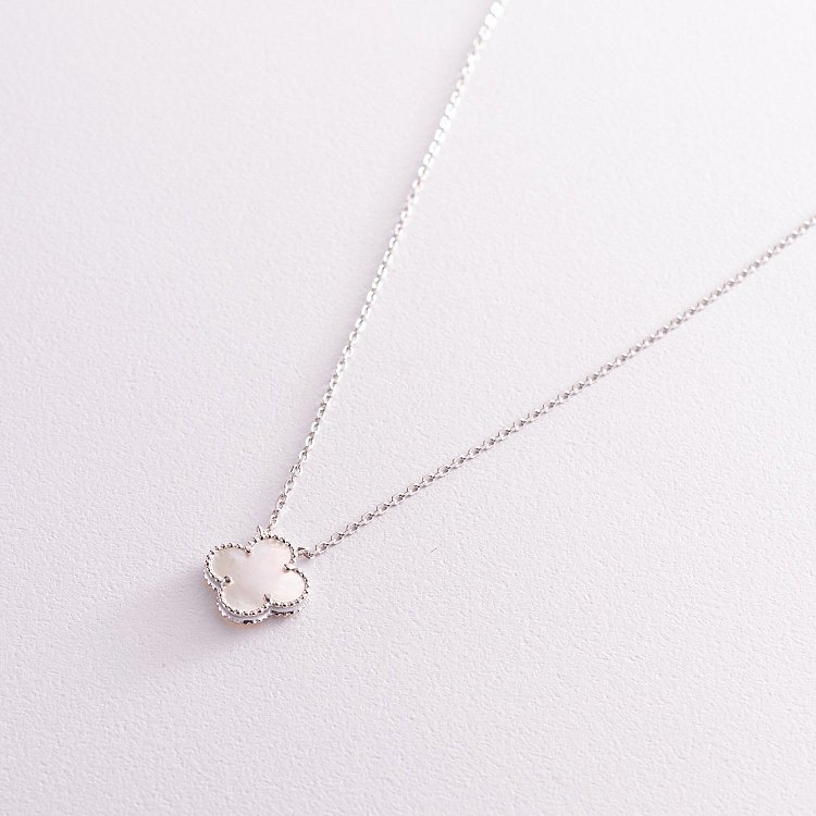 Серебряное колье "Клевер" с перламутром 18185 от ювелирного магазина Оникс