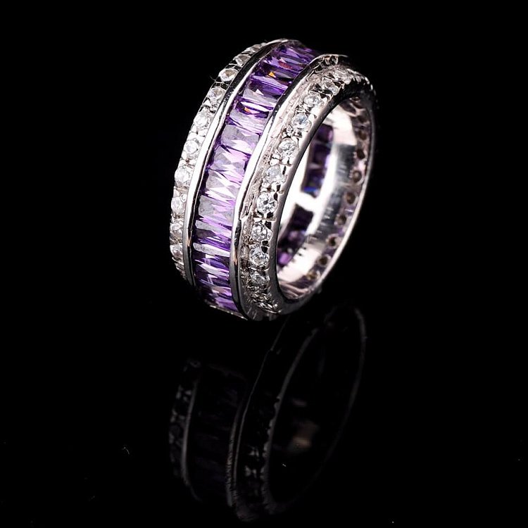 Серебряное кольцо с сиреневыми фианитами (родий) 11750 от ювелирного магазина Оникс