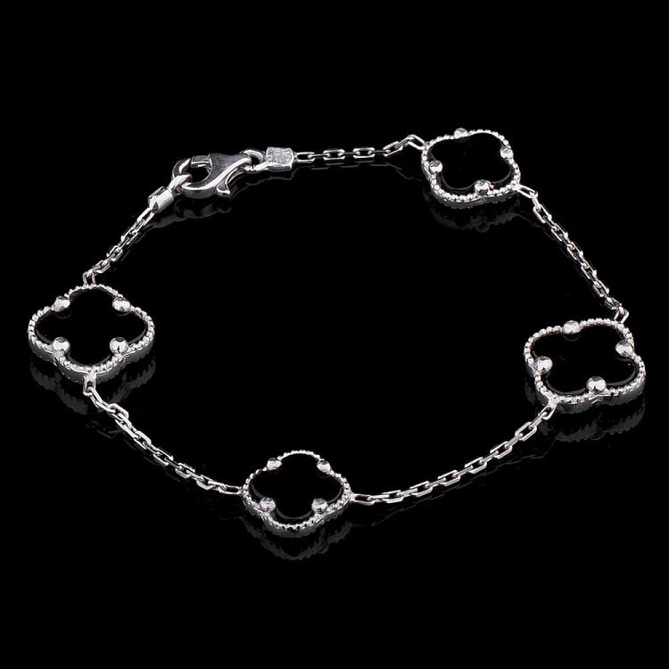 Браслет "Конюшина" з оніксом (родій) 14819 від ювелірного магазину Онікс