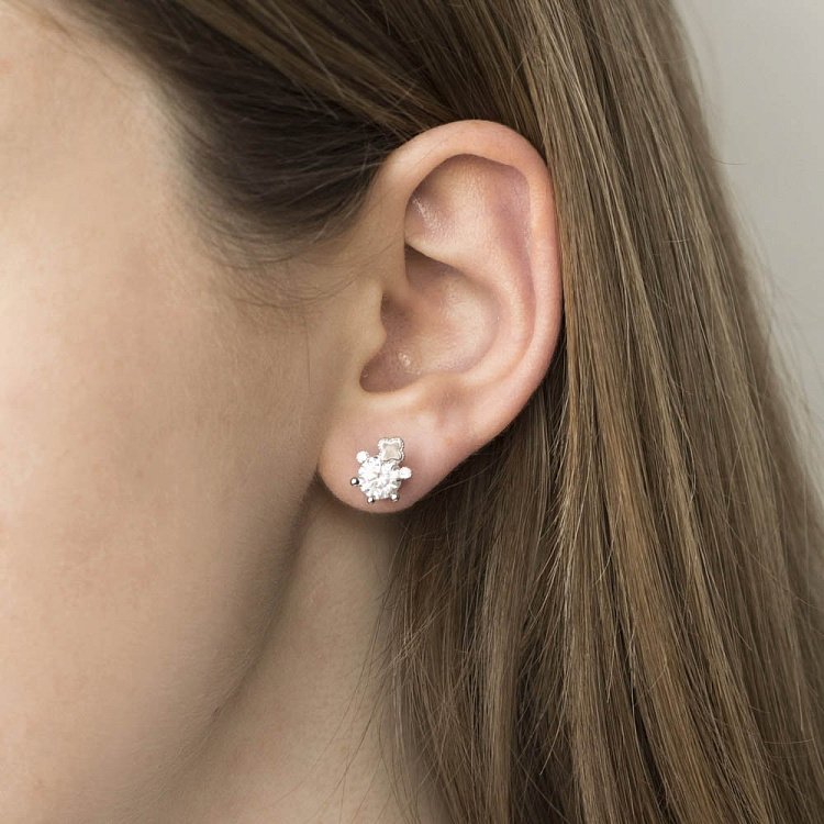 Срібні сережки-пусети з фіанітами 121897 від ювелірного магазину Онікс - 2