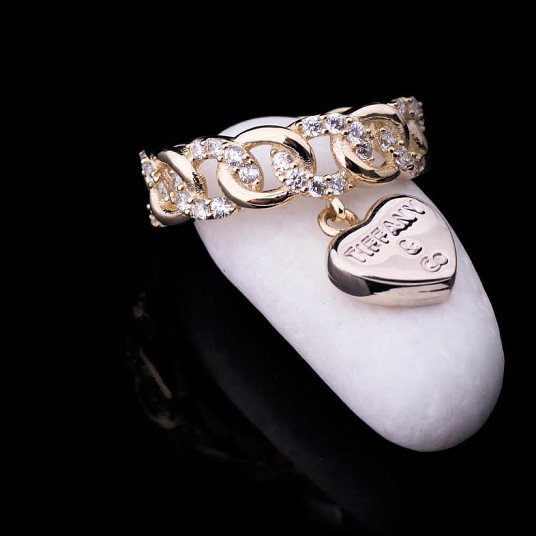 Ексклюзивна золота каблучка з фіанітами к04054 від ювелірного магазину Онікс - 1