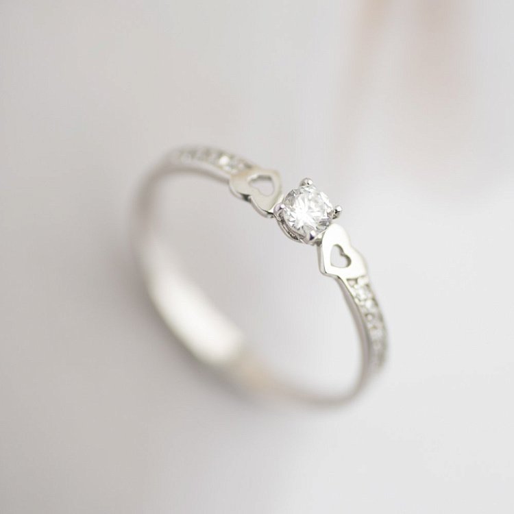 Золота заручальна каблучка "Сердечка" (фіаніти) к05984 - 2 Золота заручальна каблучка "Сердечка" (фіаніти) к05984 від ювелірного магазину Онікс - 2