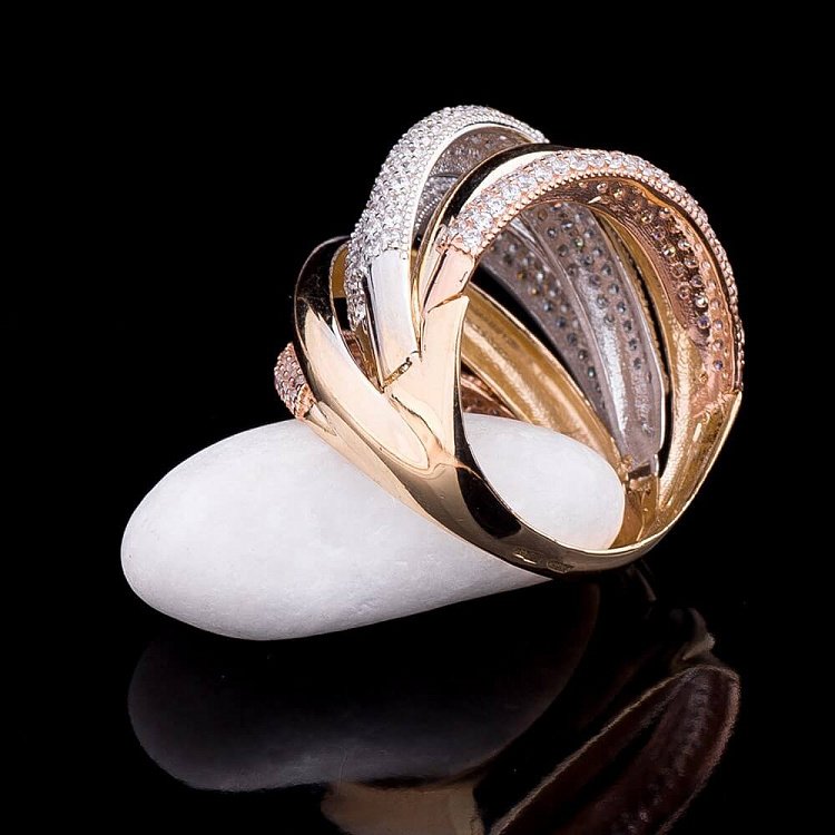 Эксклюзивное кольцо из белого, желтого и красного золота к03924 от ювелирного магазина Оникс - 2