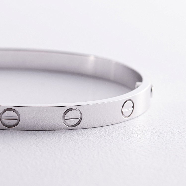 Жесткий браслет "Love" в белом золоте б05459 от ювелирного магазина Оникс - 9