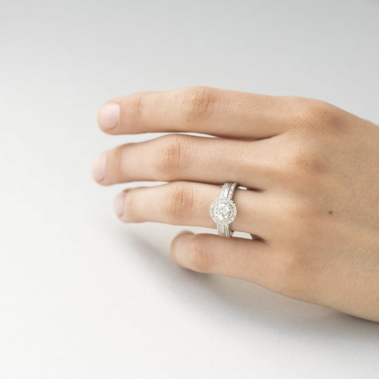 Золота каблучка з фіанітами к01697ж від ювелірного магазину Онікс - 3